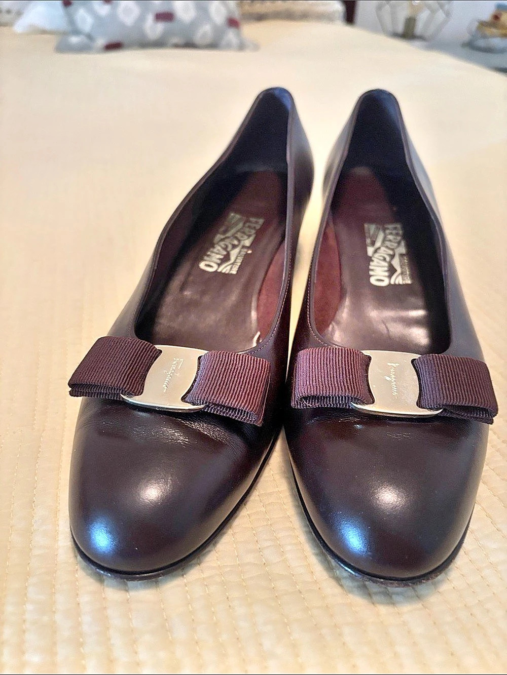 Salvatore Ferragamo Vara Low Block Heel Pump Pumps Brown US 12